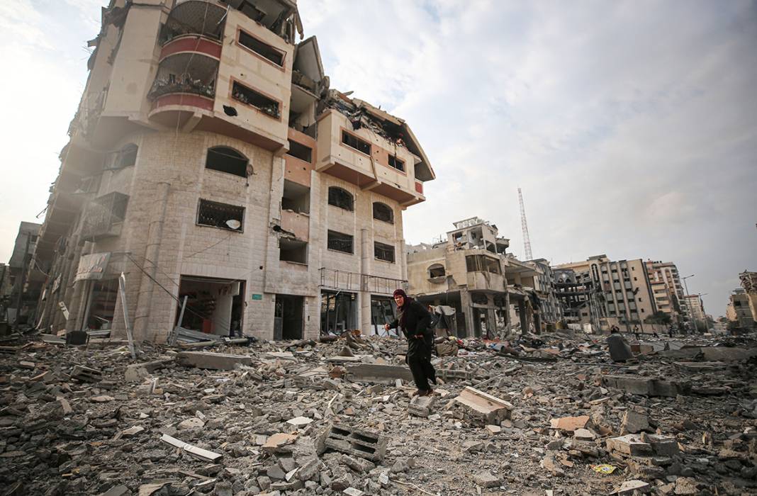 Gazze'de enkaz altında yaşam savaşı: Ekipler yetersiz, ölü sayısı artabilir 9