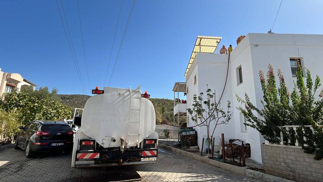 Bodrum'da iki baraj kurudu: Vatandaşlar tam 10 gündür susuz 12