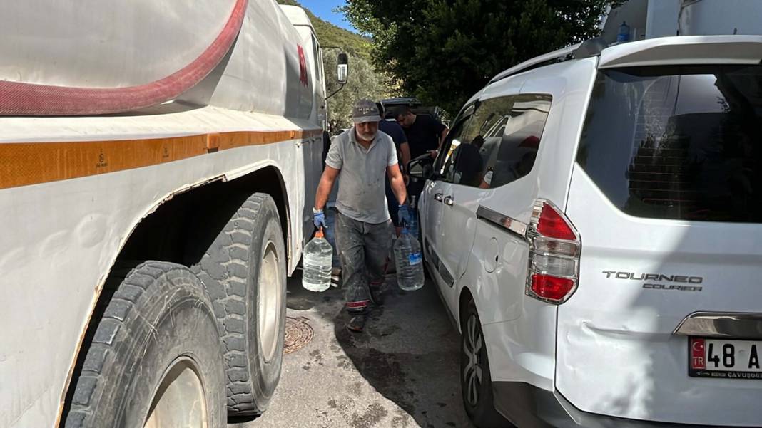 Bodrum'da iki baraj kurudu: Vatandaşlar tam 10 gündür susuz 10