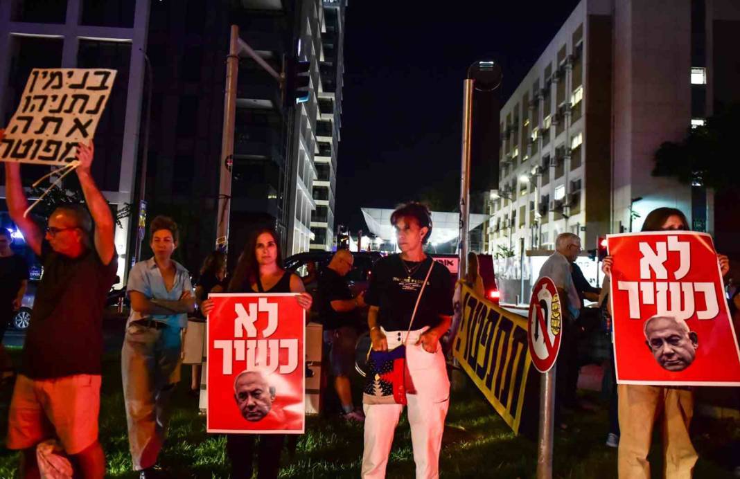 İsrail'de Netanyahu'ya 'istifa' çağrısı: Çocuklarımızı eve getirin 17