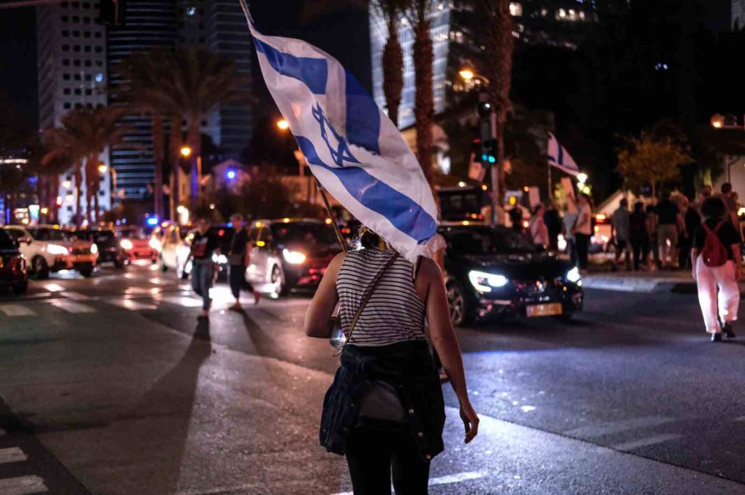 İsrail'de Netanyahu'ya 'istifa' çağrısı: Çocuklarımızı eve getirin 18