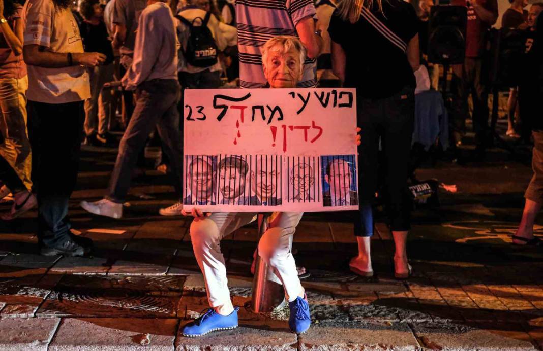 İsrail'de Netanyahu'ya 'istifa' çağrısı: Çocuklarımızı eve getirin 10