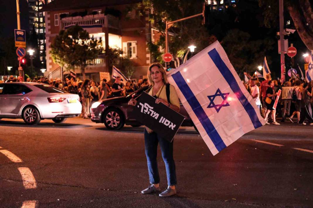 İsrail'de Netanyahu'ya 'istifa' çağrısı: Çocuklarımızı eve getirin 9