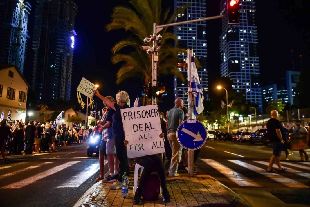 İsrail'de Netanyahu'ya 'istifa' çağrısı: Çocuklarımızı eve getirin 4