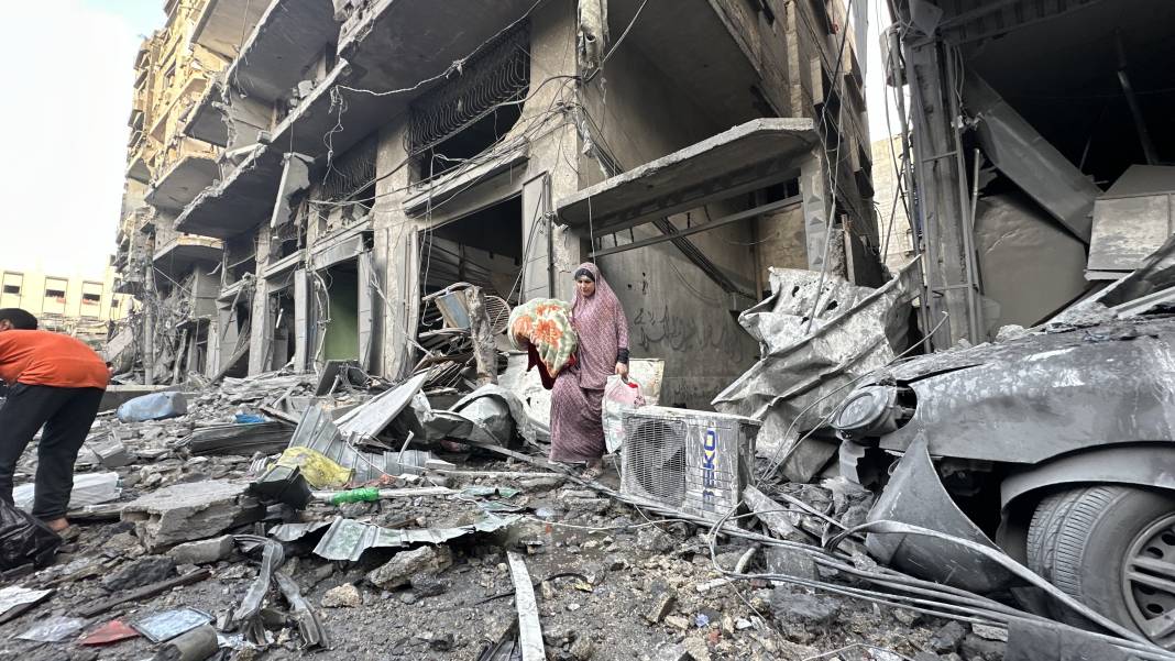 İsrail mülteci kampındaki pazar alanını vurmuştu: Yıkımın boyutu havadan görüntülendi 2