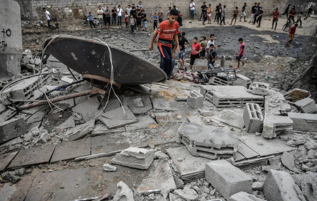 Abluka altındaki Gazze'den kahreden görüntüler! İsrail sivillere bomba yağdırıyor 10