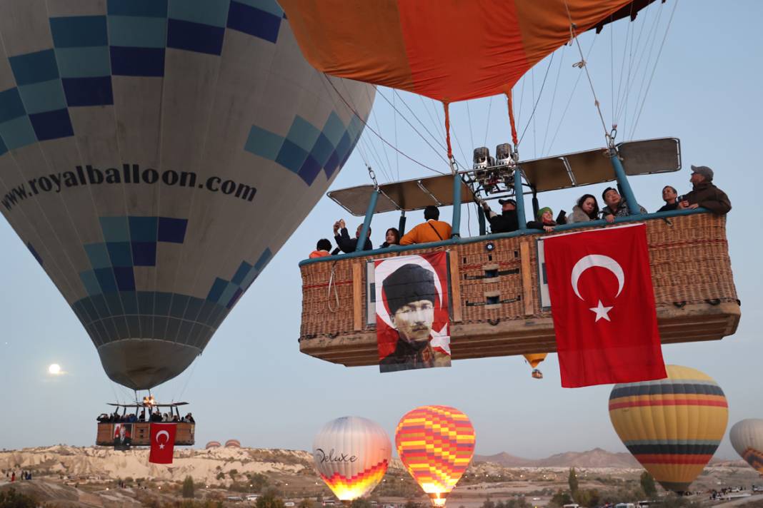 Kapadokya’da 100 balon 100 bayrakla havalandı 2