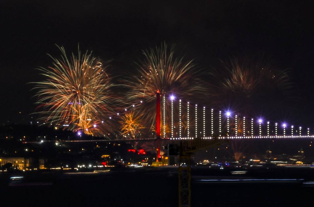 İstanbul Boğazı'nda görsel şölen: Cumhuriyetimiz 100 yaşında 6