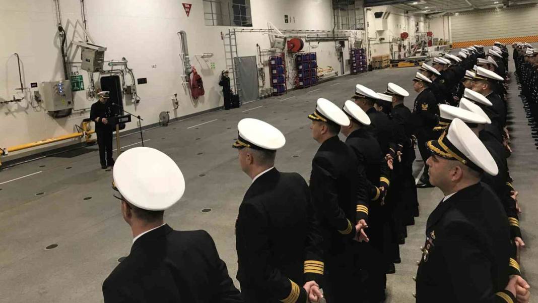 Cumhuriyet'in 100'üncü yılında tarihi geçit! Türk Donanması İstanbul Boğazı'nda 7