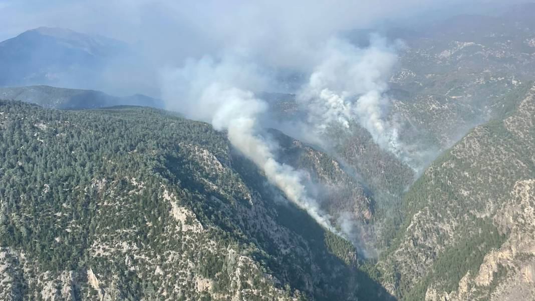 Kontrol altına alındıktan sonra yeniden başladı: Burdur'daki yangın 8'inci gününde 1