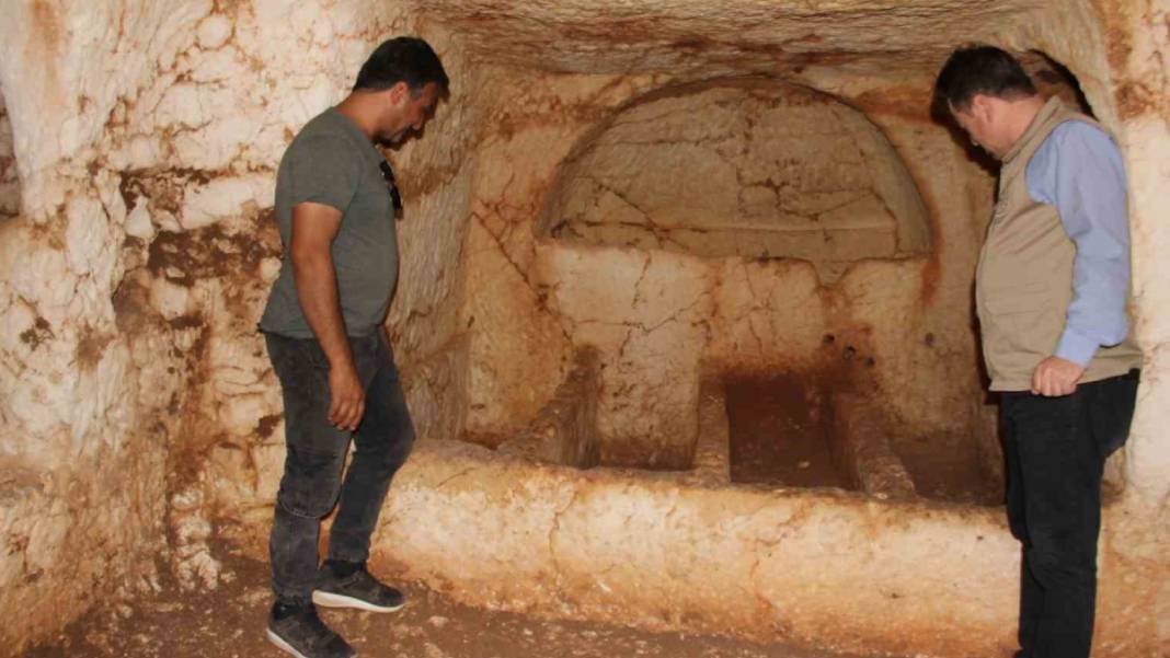 Adıyaman'ın Perre Antik Kent'inde yazıtlı mezar odası keşfedildi 1