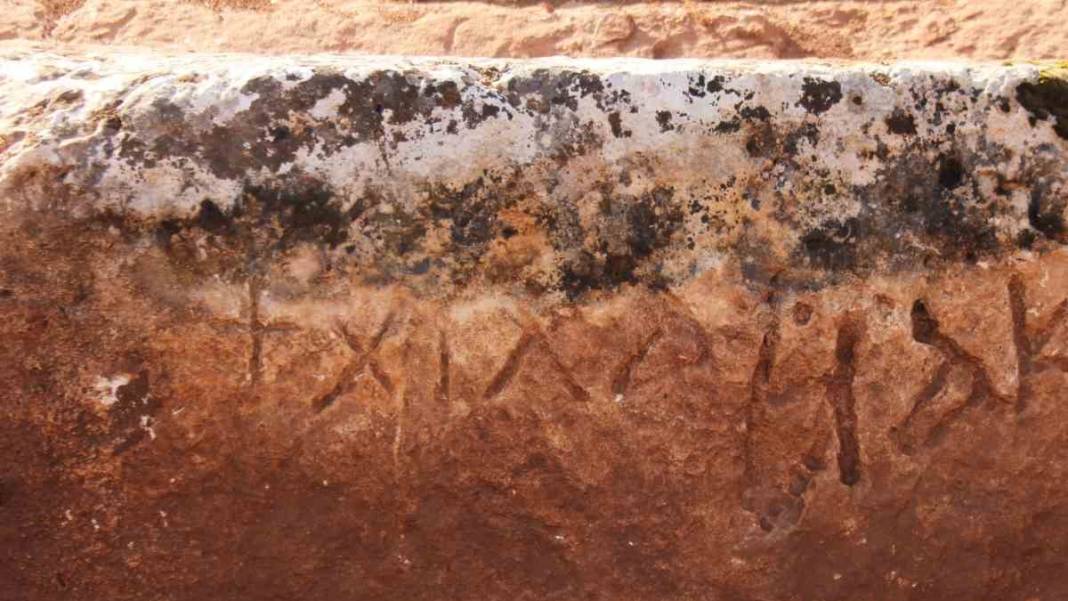 Adıyaman'ın Perre Antik Kent'inde yazıtlı mezar odası keşfedildi 2