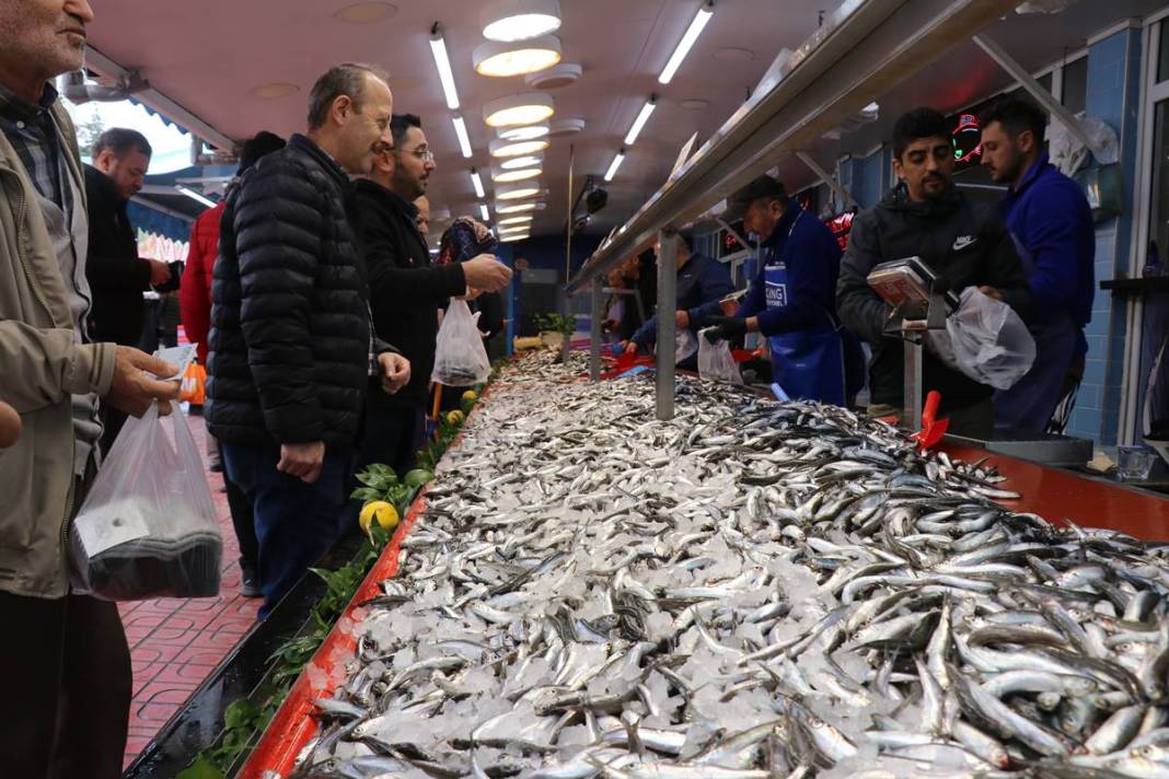 Rüzgar esti, böyle oldu: Bir gecede yüzde 50 zam! Vatandaş tezgahlara bakmakla yetiniyor 9