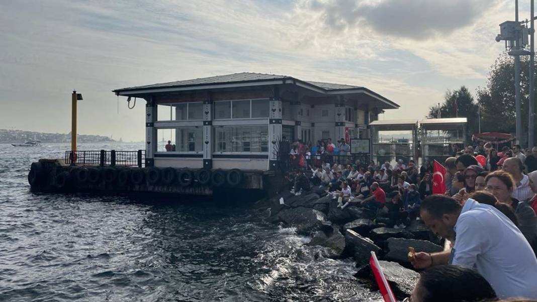 Cumhuriyet'in 100'üncü yılında tarihi geçit! Türk Donanması İstanbul Boğazı'nda 24