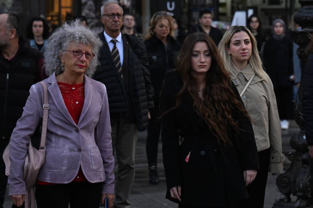 Türkiye'den 10 Kasım kareleri: Saat 9'u 5 geçe hayat durdu 6