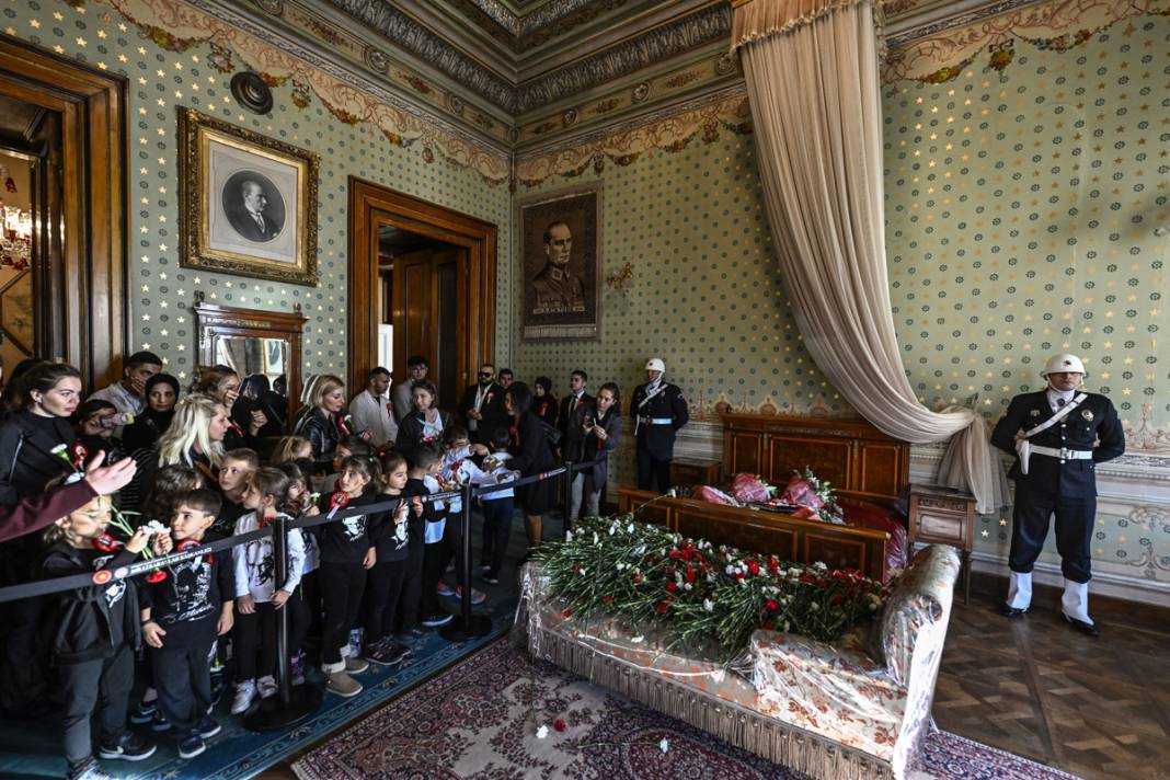 Türkiye'den 10 Kasım kareleri: Saat 9'u 5 geçe hayat durdu 5