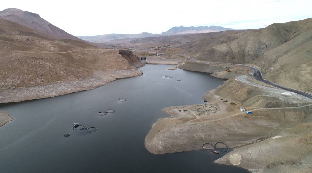Van Gölü Havzası'nda kuraklık alarmı: Bendimahi Çayı ilk kez... 1