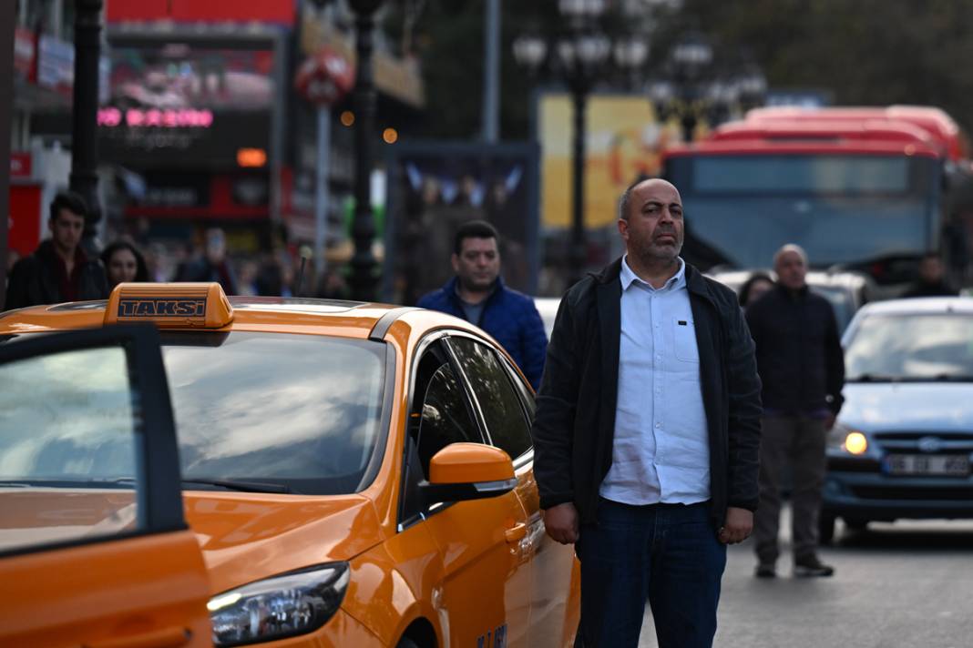 Türkiye'den 10 Kasım kareleri: Saat 9'u 5 geçe hayat durdu 13