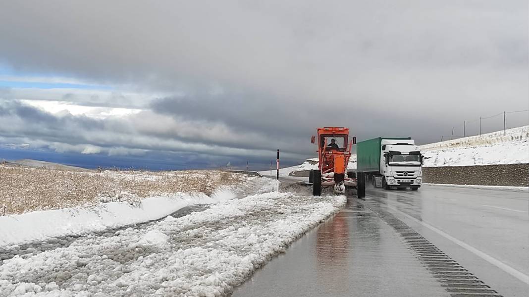 Van'da 142 yerleşim birimine ulaşım sağlanamıyor 4