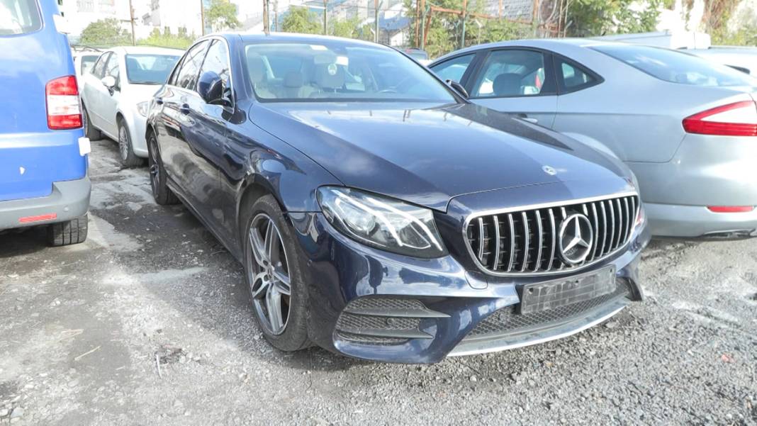 Şatafatlı hayat yediemin otoparkına! 9 lüks araç tek tek sıralandı 1