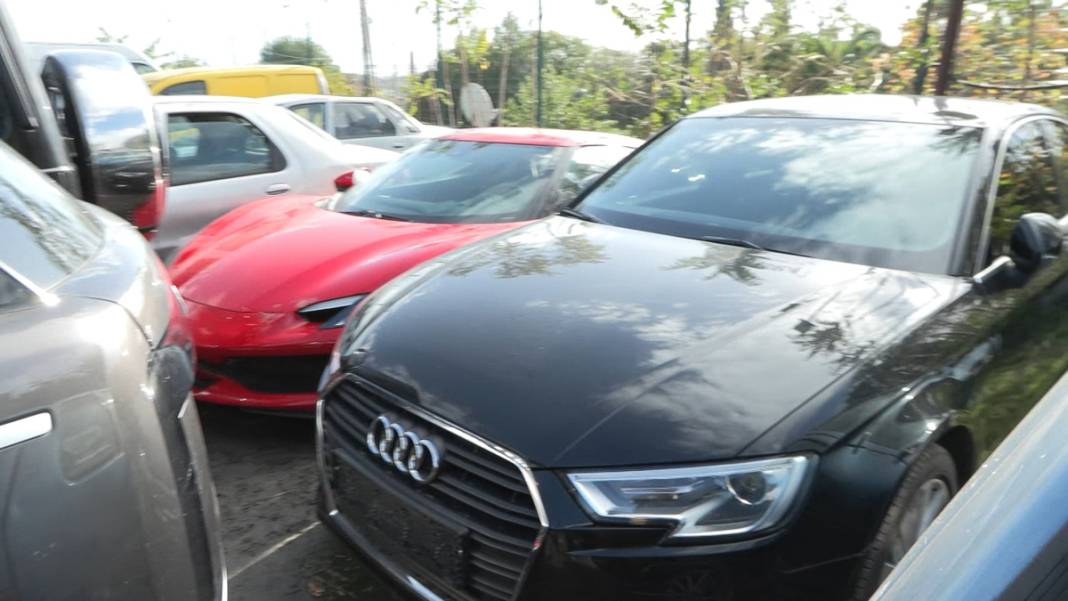 Şatafatlı hayat yediemin otoparkına! 9 lüks araç tek tek sıralandı 2