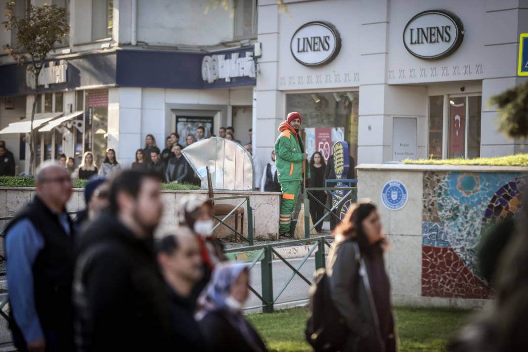 Türkiye'den 10 Kasım kareleri: Saat 9'u 5 geçe hayat durdu 8