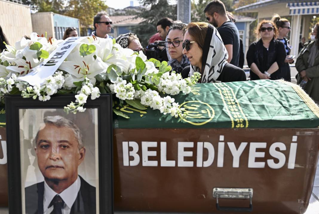 Hocaların hocası Prof. Dr. Ergun Özbudun'a son görev 14