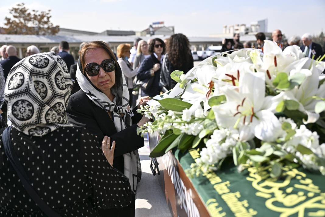 Hocaların hocası Prof. Dr. Ergun Özbudun'a son görev 13