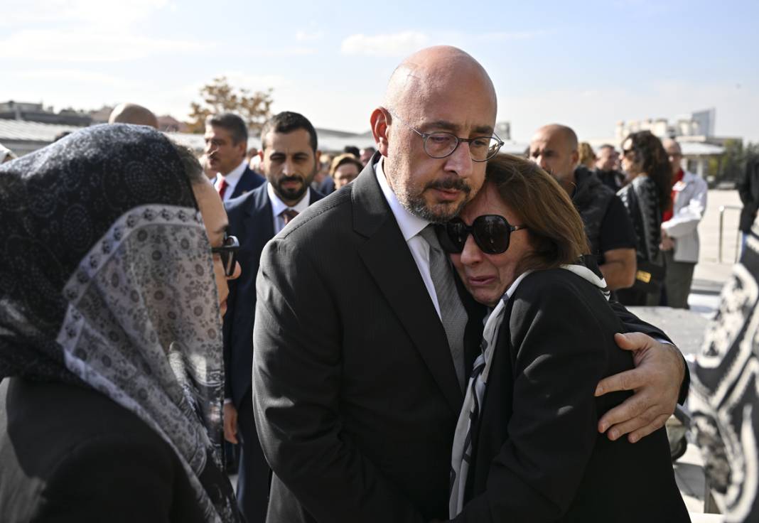 Hocaların hocası Prof. Dr. Ergun Özbudun'a son görev 15