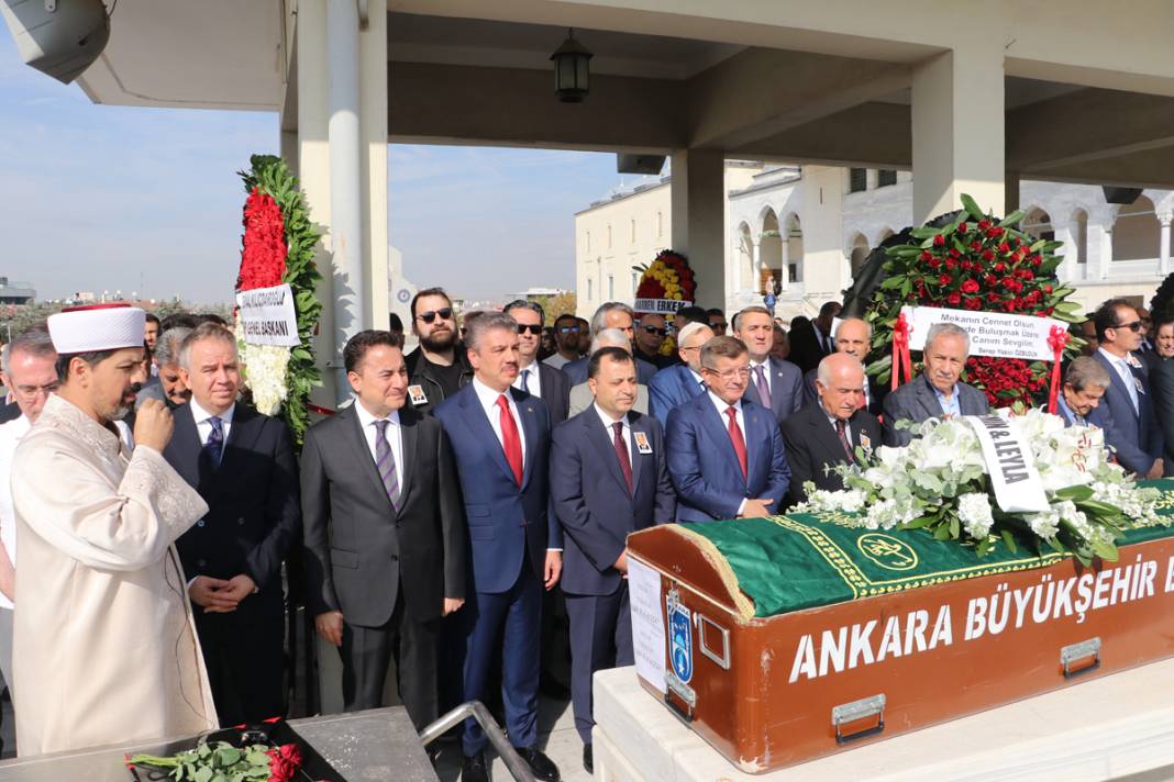 Hocaların hocası Prof. Dr. Ergun Özbudun'a son görev 3