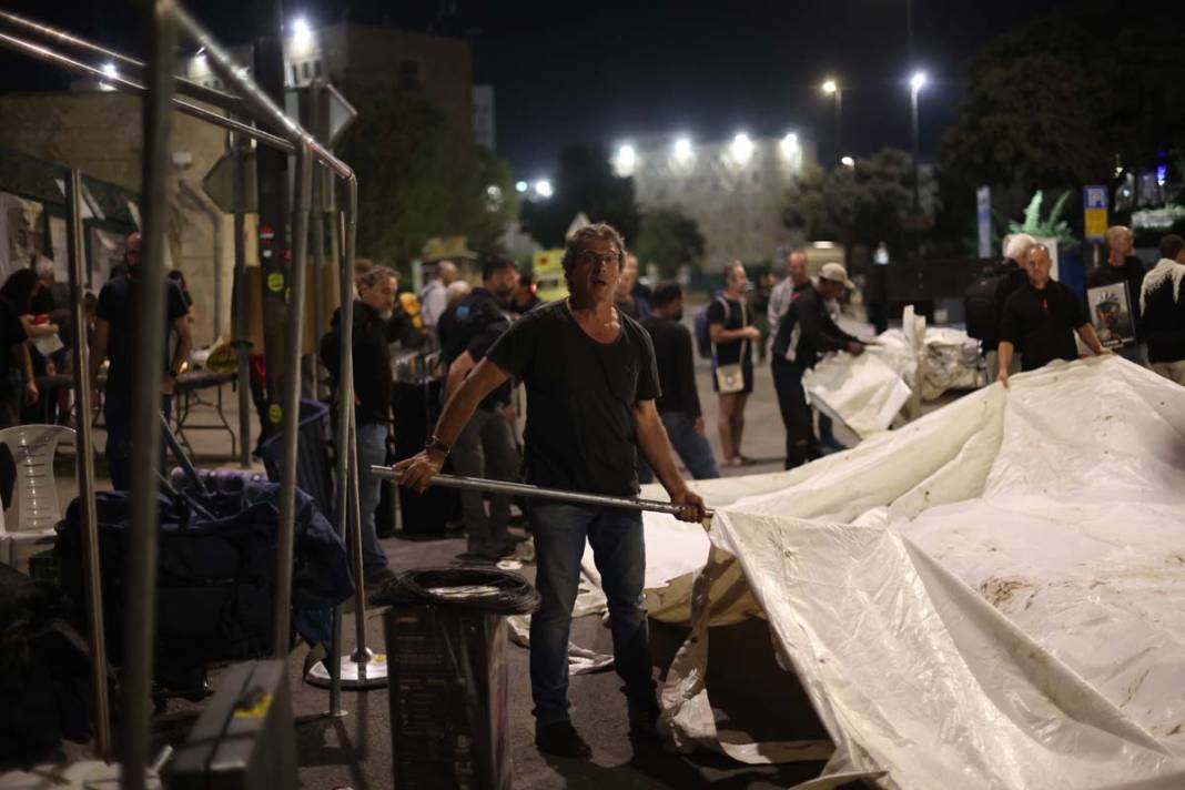 Meclisin önüne çadır kurdular: İsraillilerden Netanyahu'ya istifa çağrısı 11