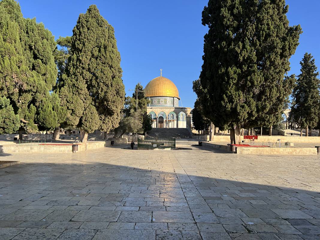 Mescid-i Aksa'da cuma hüznü: Müslümanların ilk kıblesi boş kaldı 18