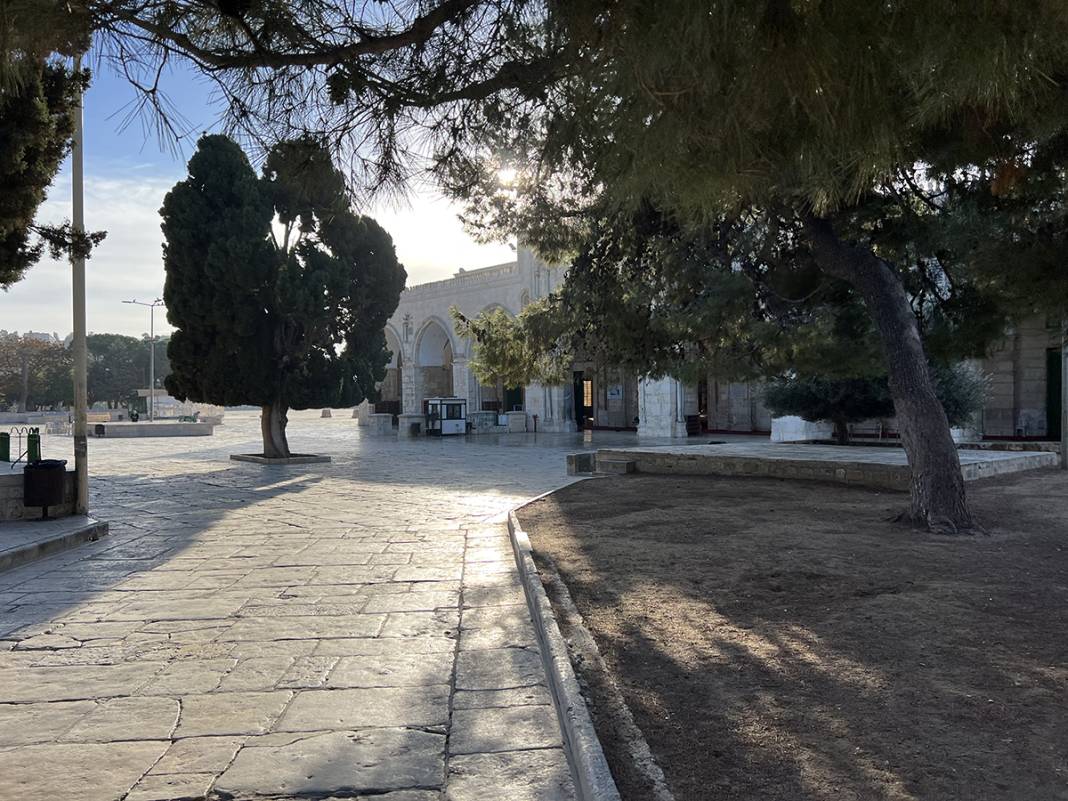 Mescid-i Aksa'da cuma hüznü: Müslümanların ilk kıblesi boş kaldı 19