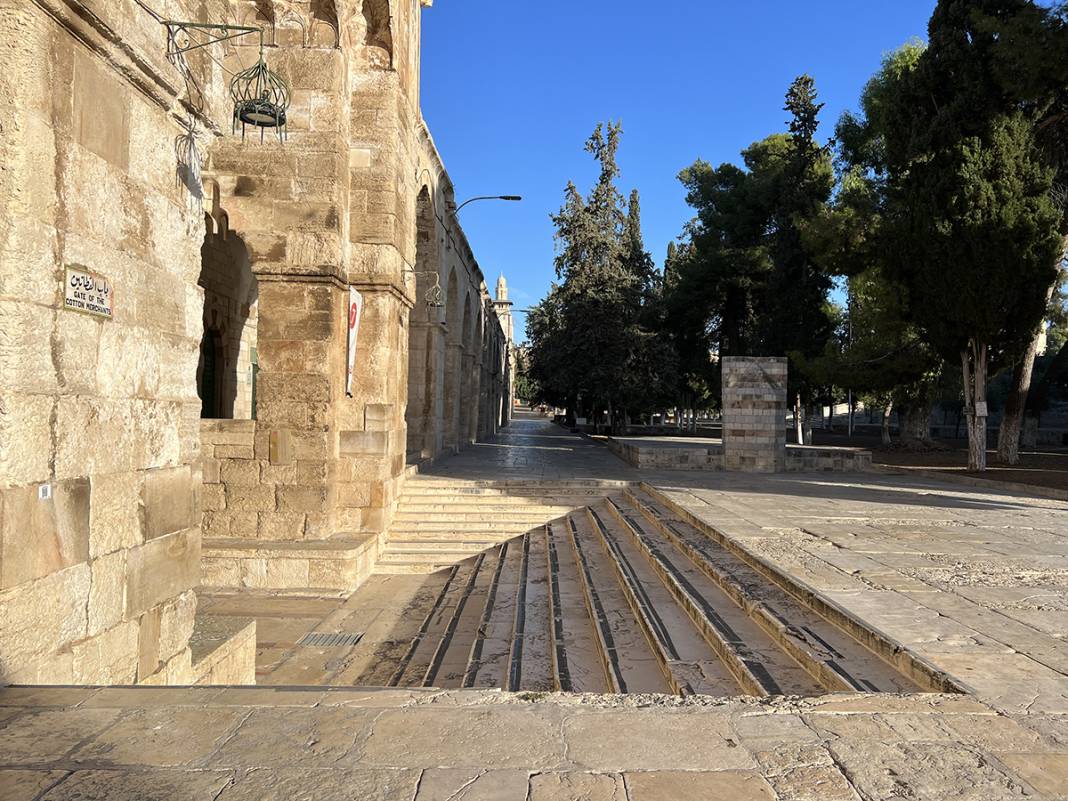 Mescid-i Aksa'da cuma hüznü: Müslümanların ilk kıblesi boş kaldı 17