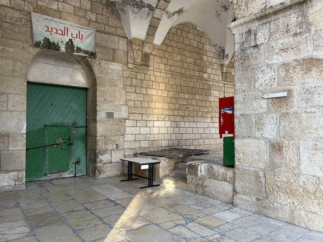 Mescid-i Aksa'da cuma hüznü: Müslümanların ilk kıblesi boş kaldı 15