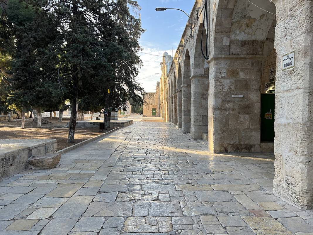 Mescid-i Aksa'da cuma hüznü: Müslümanların ilk kıblesi boş kaldı 14