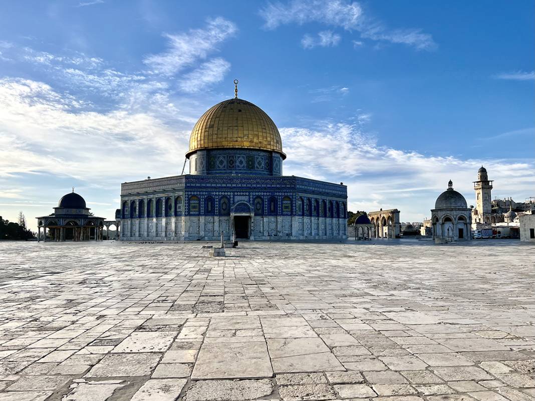 Mescid-i Aksa'da cuma hüznü: Müslümanların ilk kıblesi boş kaldı 1