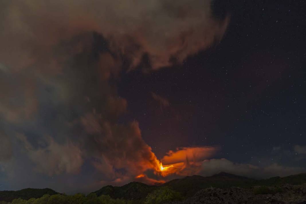 Etna Yanardağı tekrar faaliyete geçti 3