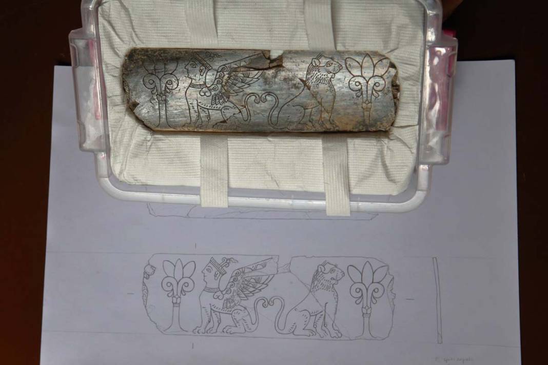 Hattuşa kazılarında bir ilk: 2 bin 800 yıllık süsleme parçası bulundu 3