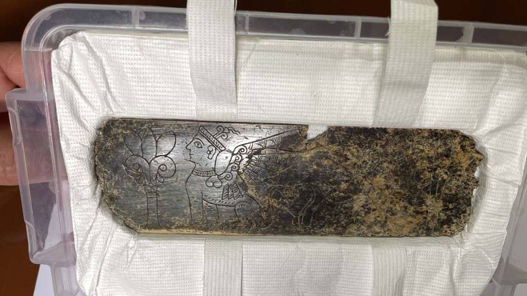 Hattuşa kazılarında bir ilk: 2 bin 800 yıllık süsleme parçası bulundu 5