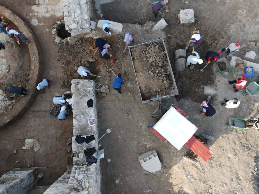 Gladyatörler Şehri'nde bulundu: 1900 yıllık çocuk ayak izi... 13