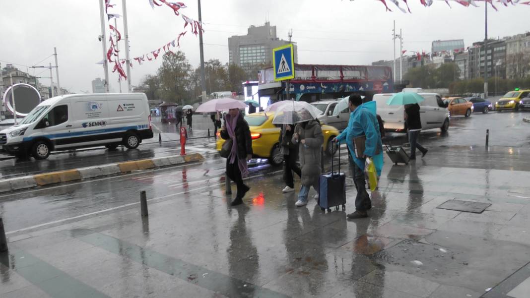 İstanbul 'pazar'ın provasını yapıyor: Rüzgarın hızı 110 kilometreyi bulacak 3