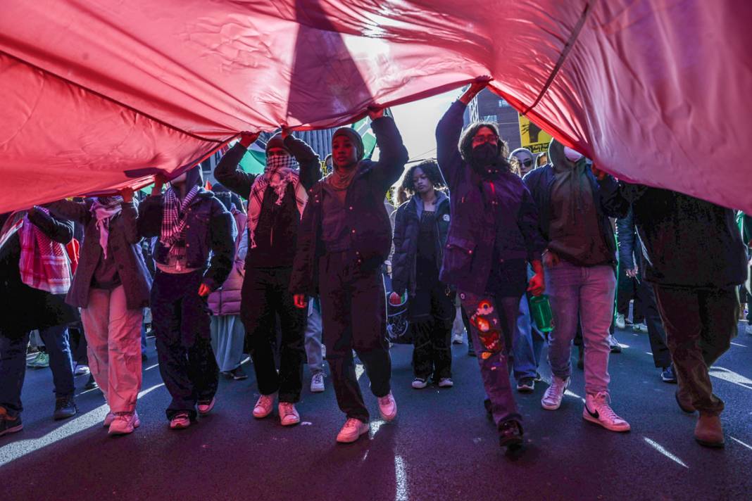'Black Friday'de Filistin yürüyüşü: ABD'liler İsrail'i destekleyen firmaları boykot etti 16