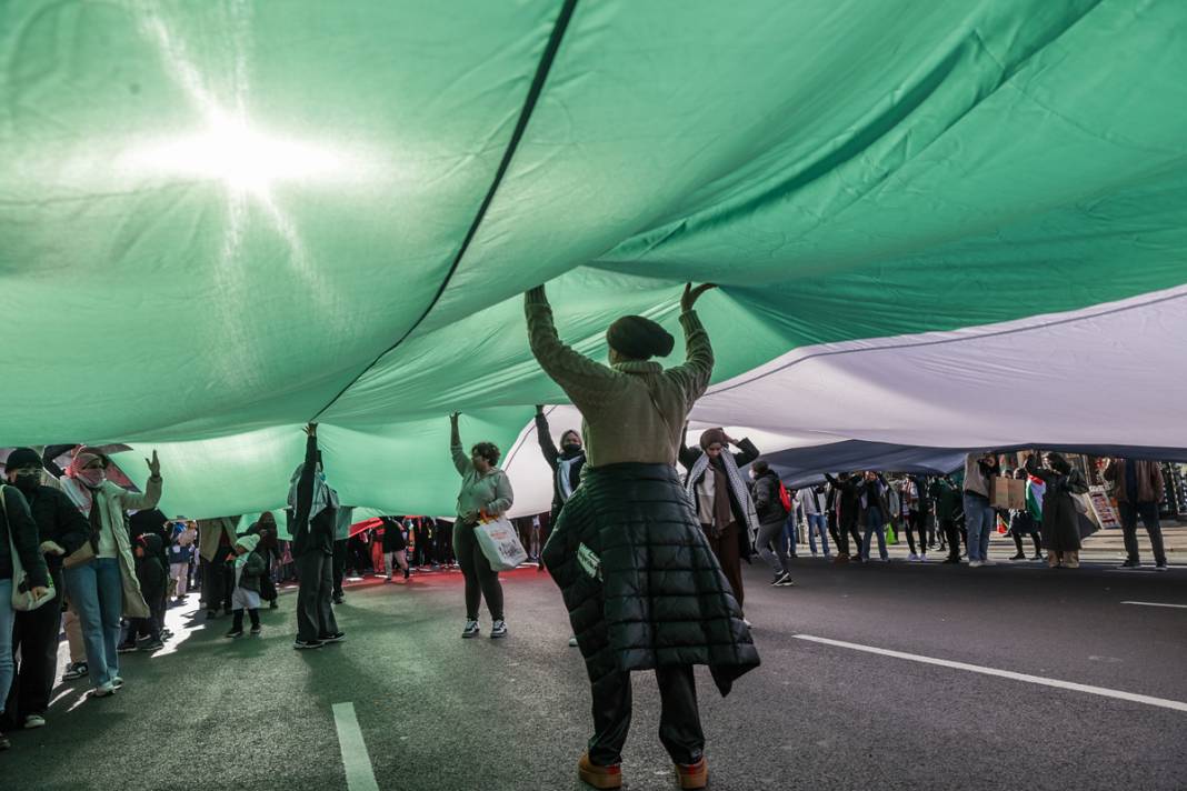 'Black Friday'de Filistin yürüyüşü: ABD'liler İsrail'i destekleyen firmaları boykot etti 15