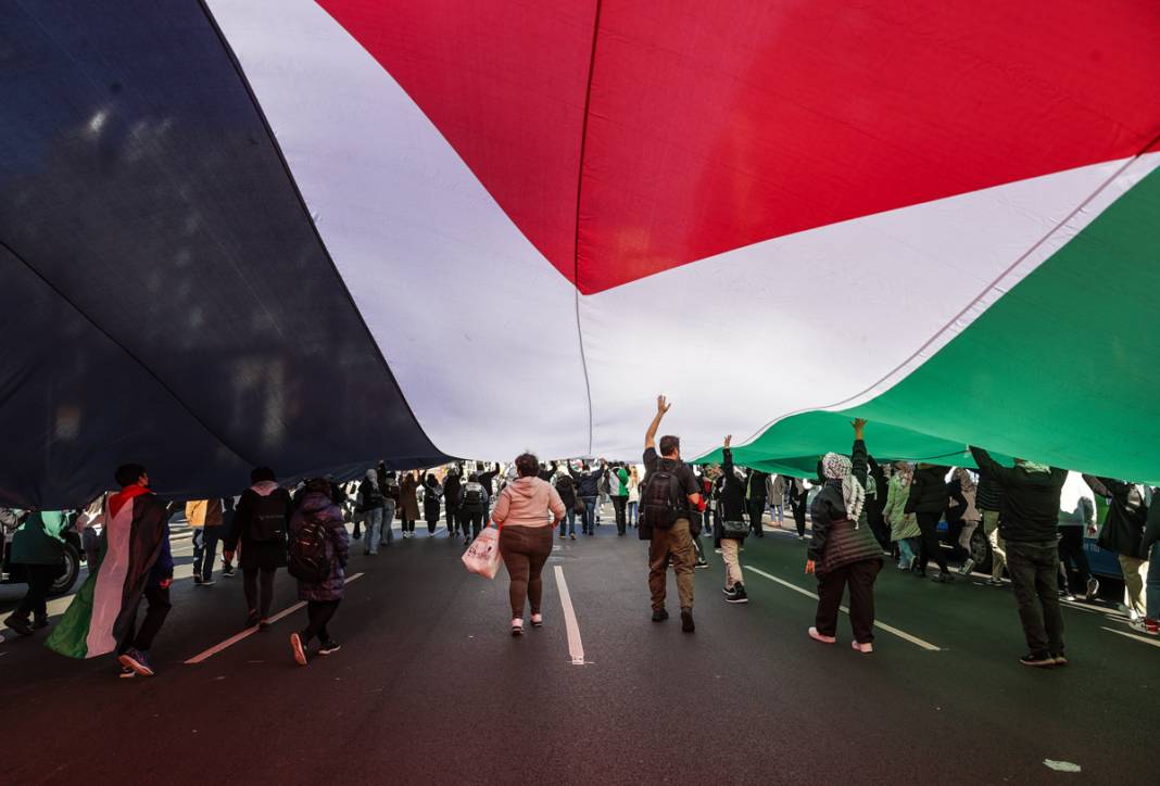 'Black Friday'de Filistin yürüyüşü: ABD'liler İsrail'i destekleyen firmaları boykot etti 8