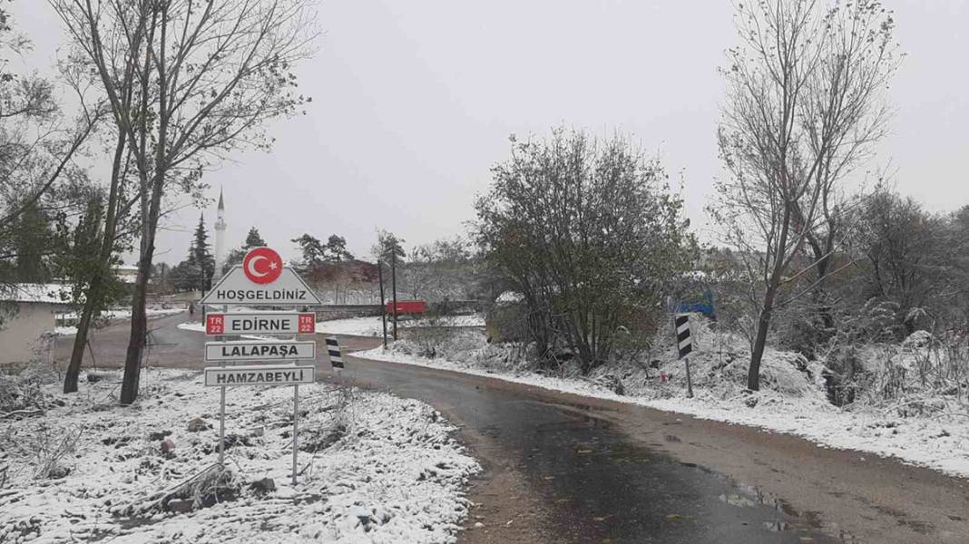Balkanlar'dan gelen kar yağışı sınır kapısını çaldı: Edirne beyaz örtüyle kaplandı 2