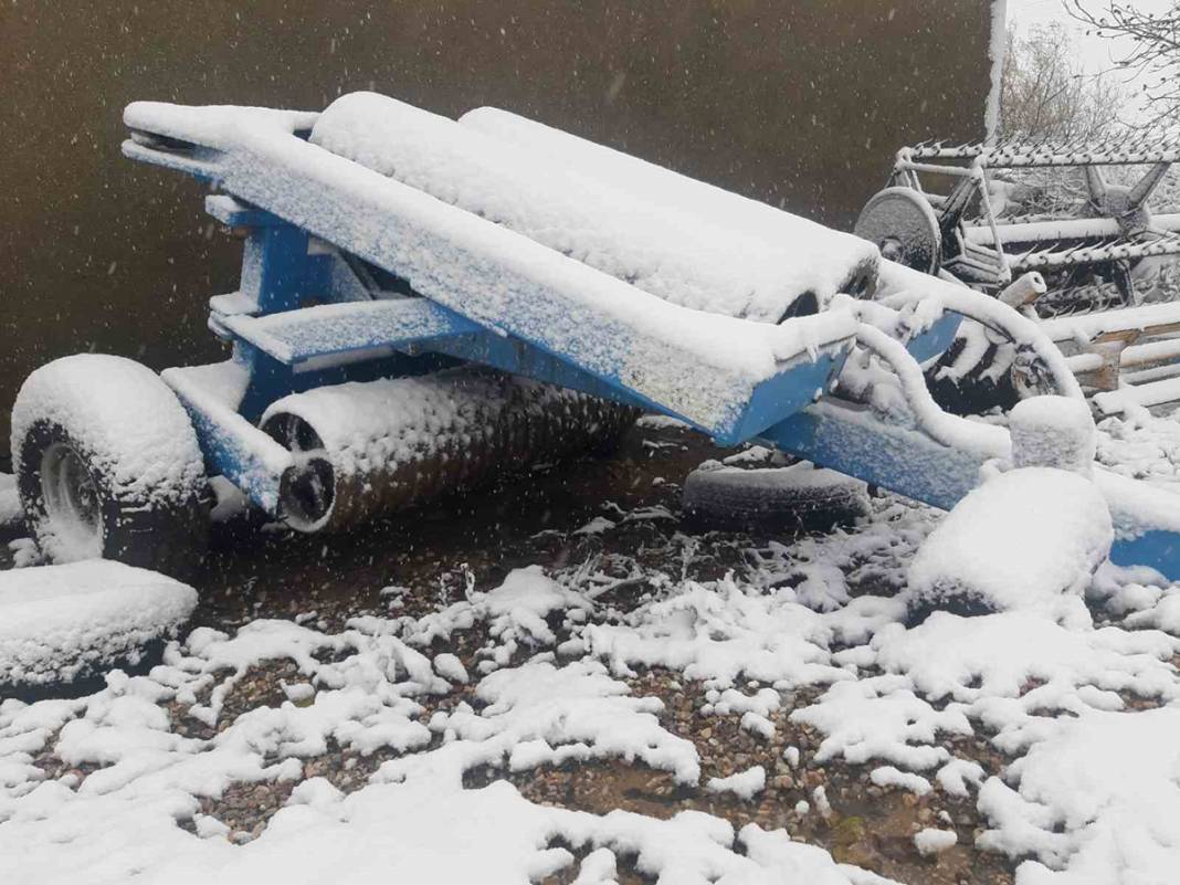 Balkanlar'dan gelen kar yağışı sınır kapısını çaldı: Edirne beyaz örtüyle kaplandı 6