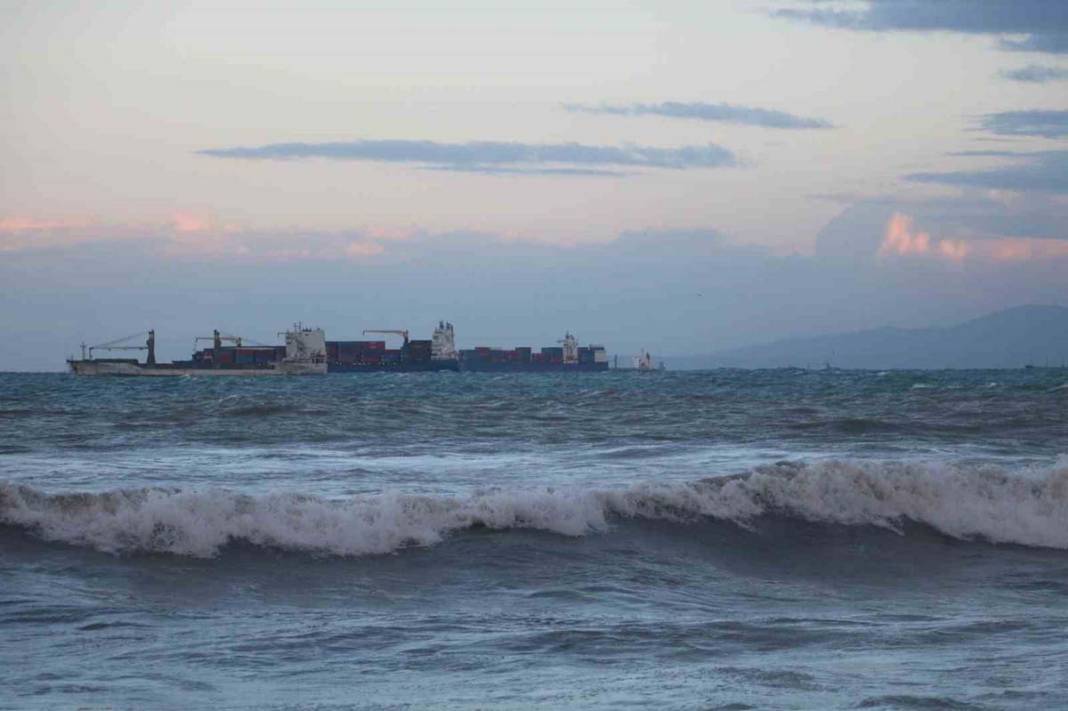 Deprem sonrası 1 metre çökmüştü: İskenderun'da denizle kara birleşti 5