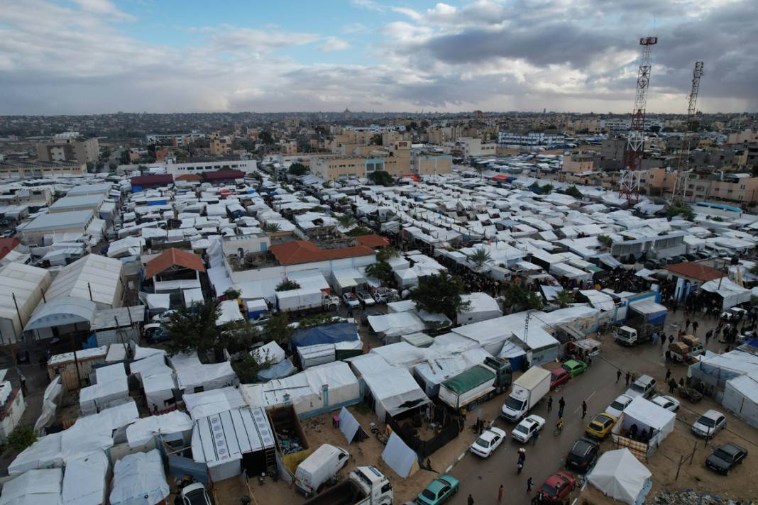 Gazzeliler göç yolunda: Yalın ayak, yaralı, soğuk ve yağmur altında... 5