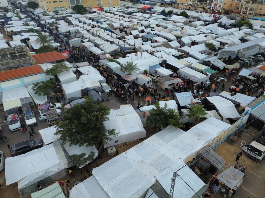 Gazzeliler göç yolunda: Yalın ayak, yaralı, soğuk ve yağmur altında... 6